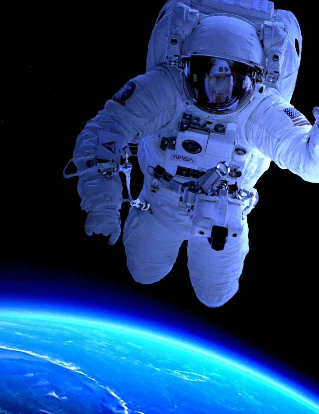 DANS L'ESPACE